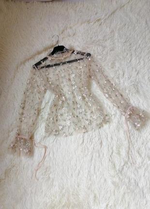 Прозора блуза сітка вишитий пелюстками з рукавом рюшів і хвиляста горловина