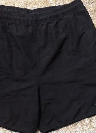 Чоловічі спортивні шорти.
