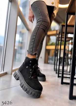 Теплі кросівки .