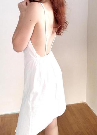 Біле плаття із відкритою спинкою3 фото