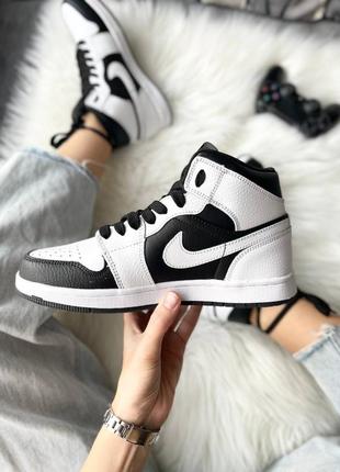 Nike air jordan 1 mid ‘tuxedo’ брендовые высокие чёрно-белые кроссовки найк джордан стильні жіночі високі кросівки5 фото