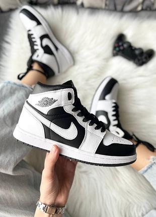 Nike air jordan 1 mid ‘tuxedo’ брендовые высокие чёрно-белые кроссовки найк джордан стильні жіночі високі кросівки3 фото