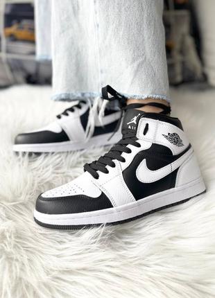 Nike air jordan 1 mid ‘tuxedo’ брендовые высокие чёрно-белые кроссовки найк джордан стильні жіночі високі кросівки10 фото