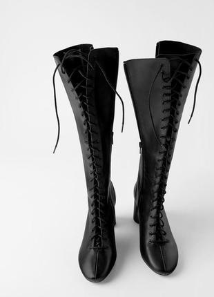 Стильные шнурованные кожаные сапоги zara, черного цвета4 фото