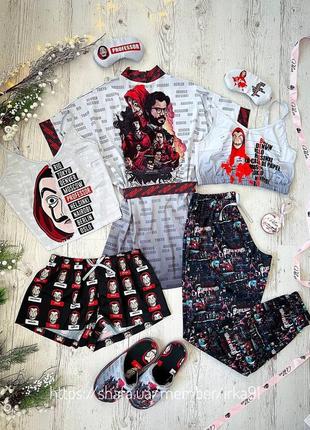 Шелковая пижама (2 шт) и халат с принтом бумажный дом