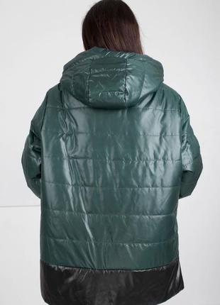 Стильная зеленая изумрудная осенняя весенняя демисезон куртка на синтепоне большой размер батал оверсайз 64 66 68 703 фото
