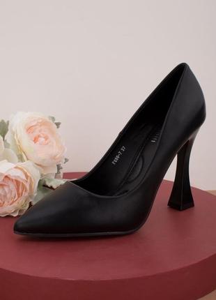 Стильні чорні туфлі-лодочки на високому каблуці модні хіт
