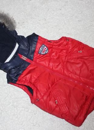 Яскрава червона жилетка безрукавка f&f на 1,5-2 роки ріст 92 см