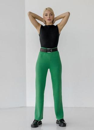 Женские вязанные брюки зеленого цвета. модель 2082 trikobakh bellise3 фото