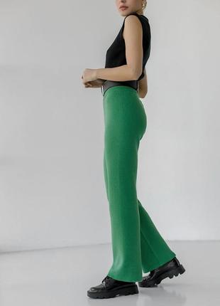 Женские вязанные брюки зеленого цвета. модель 2082 trikobakh bellise7 фото