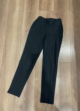 Брюки черного цвета