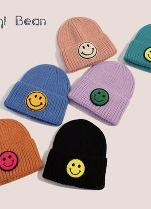 Яркие шапочки со смайлом5 фото
