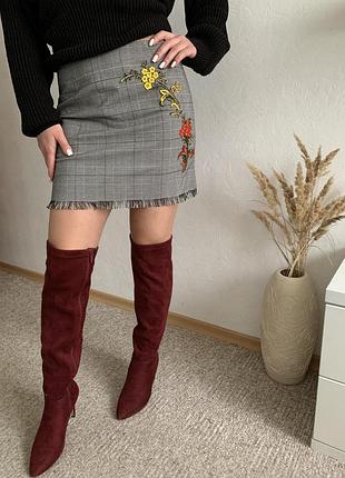 Нова міні-спідничка в стилі зара з красивою аплікацією вишивкою