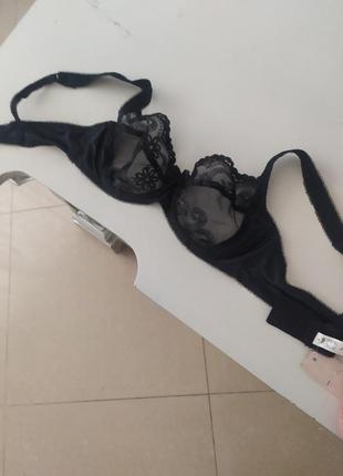 Новий чорний бюстгальтер