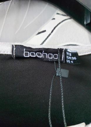 Черное короткое платье по фигуре с аккантовкой и воланами на рукавах boohoo3 фото