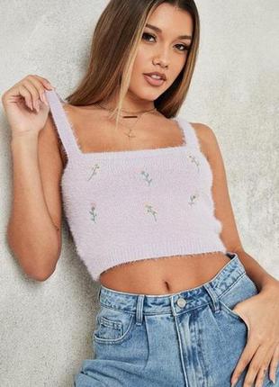 Лавандовый трикотажный топ с вышивкой missguided