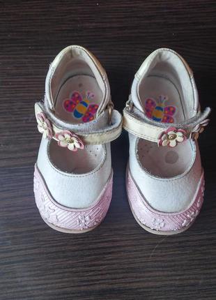 Удобні і практичні туфлі