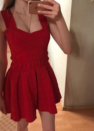 Красное бандажное платье1 фото