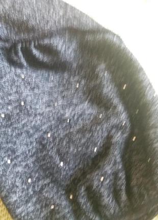 New look футболка темно-сіра з коміром стійка прикрашена перлами4 фото
