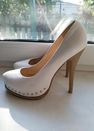 Жіночі туфлі