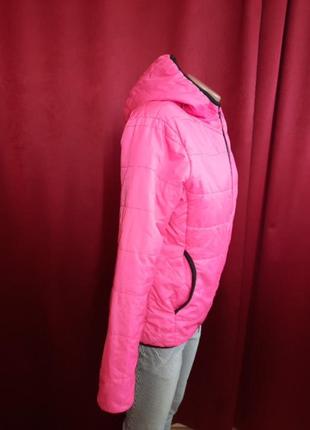 Куртка ярко розовая с капюшоном2 фото