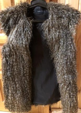 Актуальна жилетка на весну