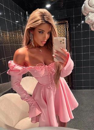 Нежно розовое красивое платье