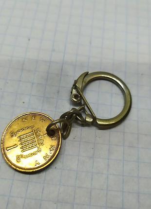 Брелок из монеты англии