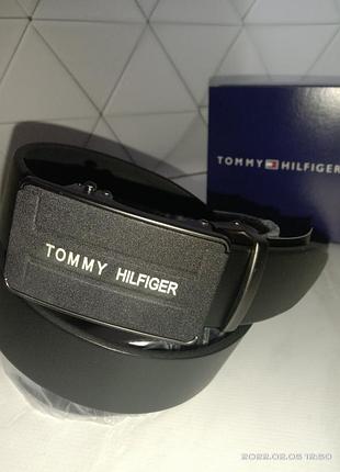 Чорний класичний ремінь а брюки, джинси