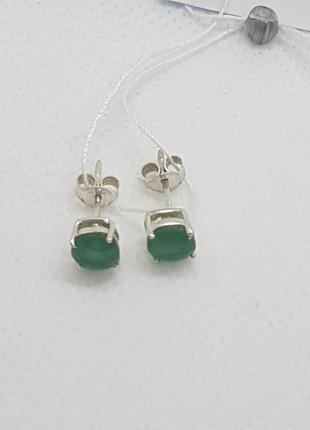 Сережки гвоздики срібні з смарагдом