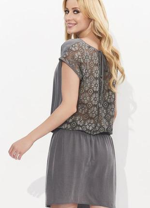 Женское летнее платье серого цвета с кружевной спинкой. модель kalipso zaps