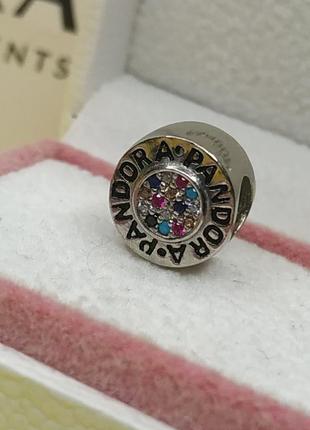 Шарм пандора стерлинговое серебро 925 проба цирконий разноцветные камни логотип бренда круглый