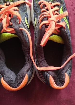Жіночі бігові кросівки saucony9 фото