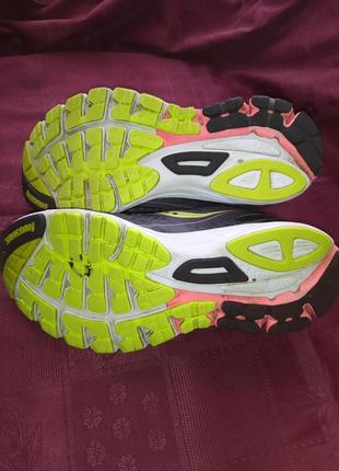 Жіночі бігові кросівки saucony5 фото