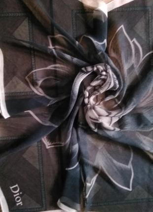 Шелковый шейный платок dior.