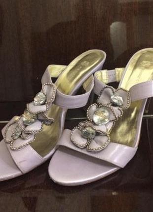 Босоніжки -шльопки