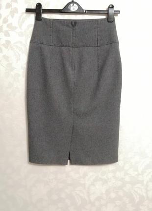 Прямая серая юбка с широким поясом3 фото
