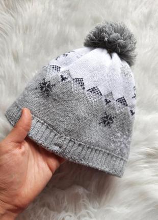 Зимняя шапка с красивым узором на флисе с помпоном5 фото