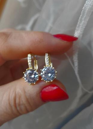 Сережки з великим цирконом