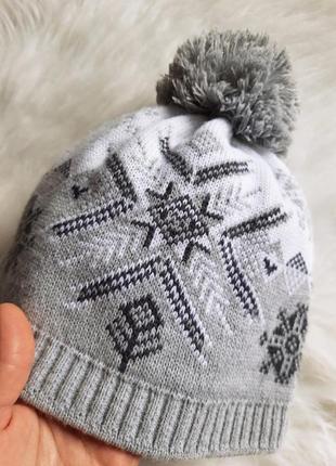 Зимняя шапка с красивым узором на флисе с помпоном3 фото