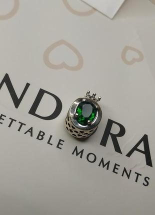 Шарм пандора стерлинговое серебро 925 проба цирконий буква о большой зелёный камень корона сердечки логотип2 фото