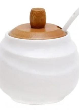 Цукорниця з бамбуковою кришкою та ложкою.