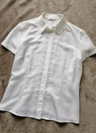 Класична блуза з вишивкою1 фото