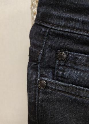 Модные джинсы с прорезами на коленках4 фото