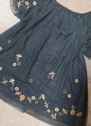 Ошатне плаття дівчинці