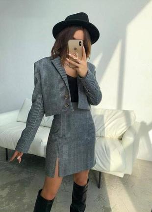 Костюм з спідницею з спідницею вкорочений жакет