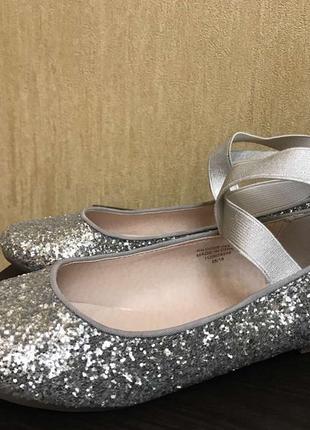 Сверкающие нарядные серебряные туфли, балетки primark. размер 2 (34,5)3 фото