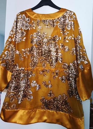 Золотистая нарядная блуза с цветочным принтом3 фото