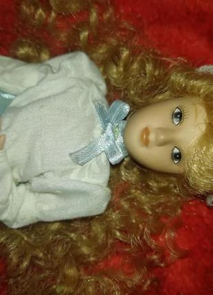 Фарфоровая кукла