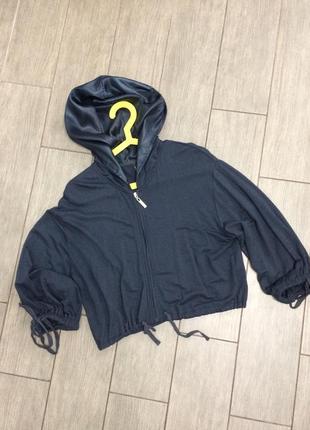 Красивая спортивная кофта укороченная